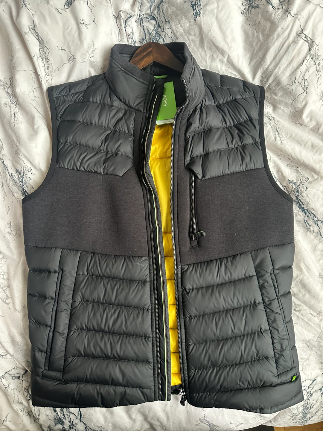 NEW HUGO BOSS DUCK DOWN QUILTED PUFFER VEST MEN SIZE MEDIUM