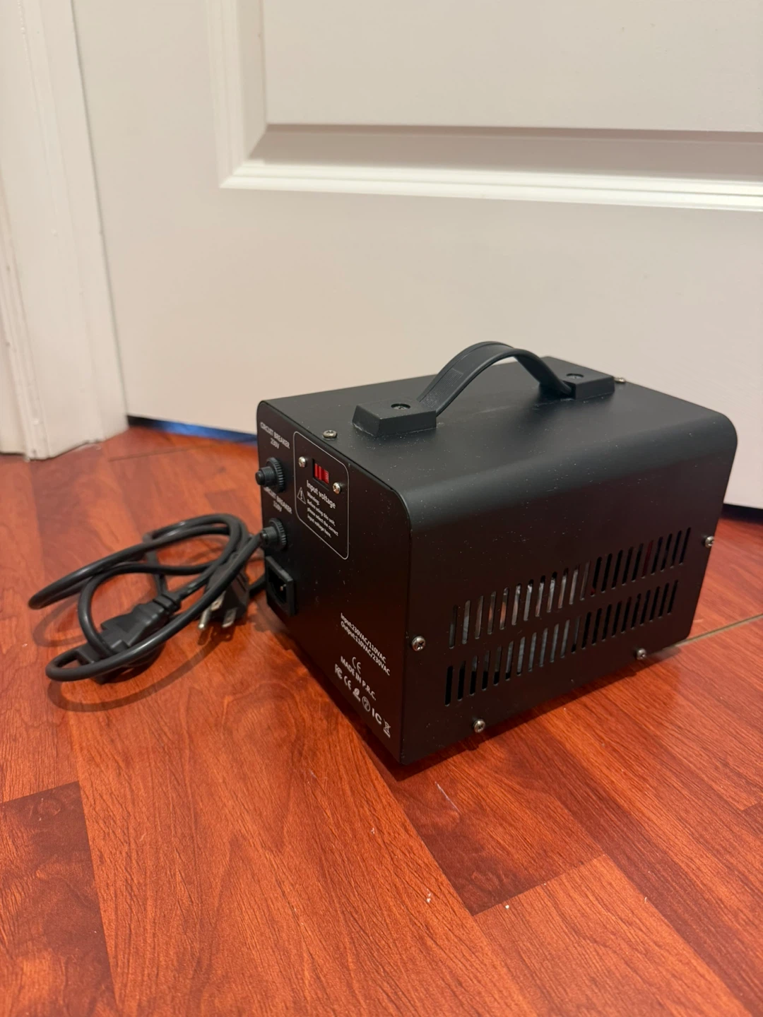 LVYUAN 2000 Watt Step Up & Down Voltage Transformer - photo 2