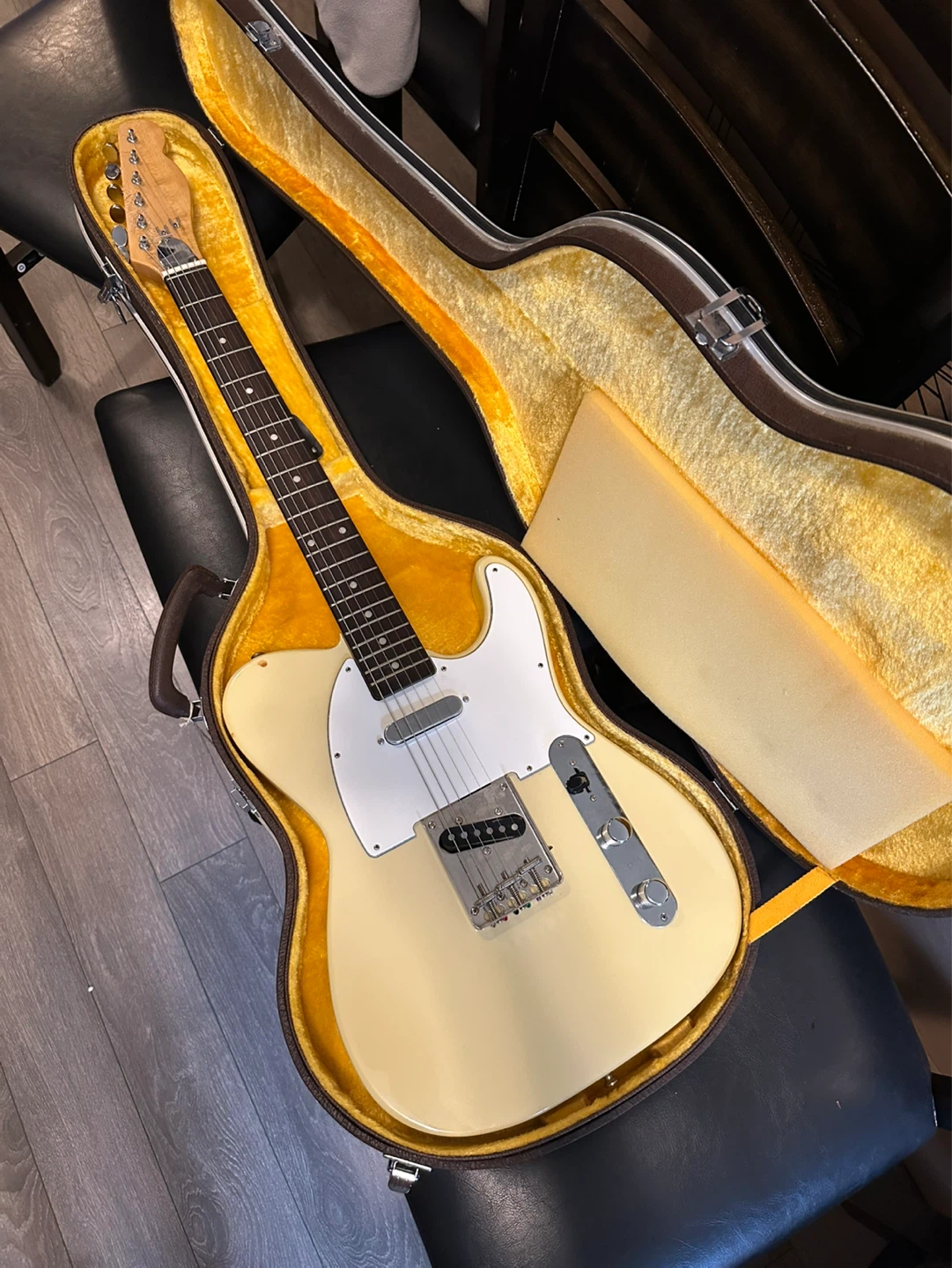 Electric Guitar with Hard Case - photo 3