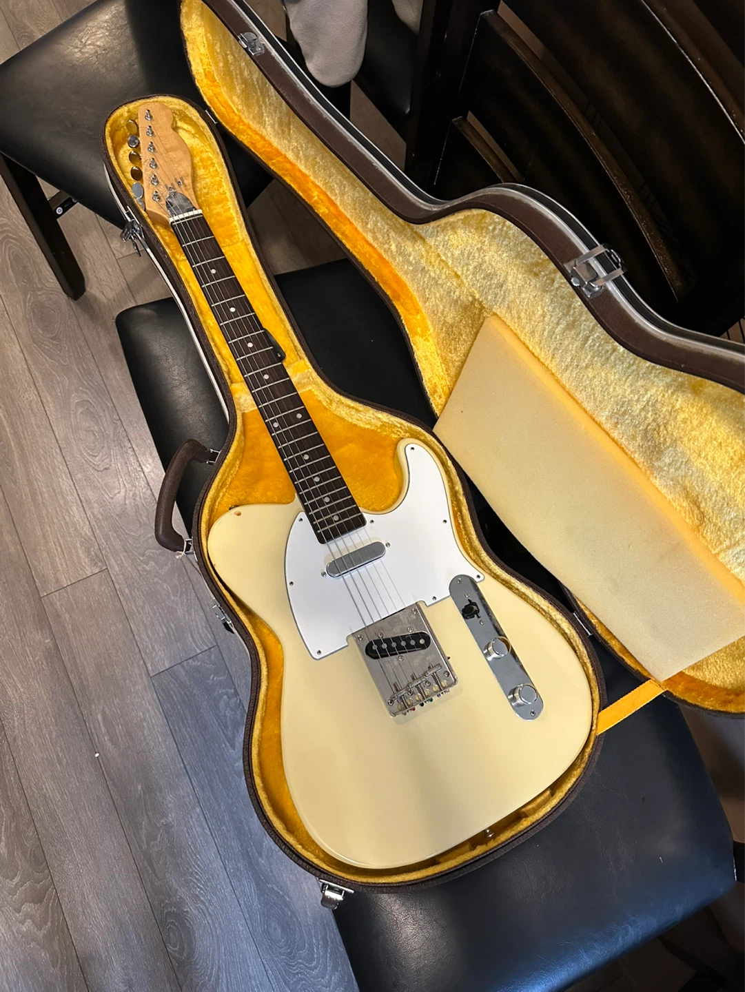 Electric Guitar with Hard Case - photo 4