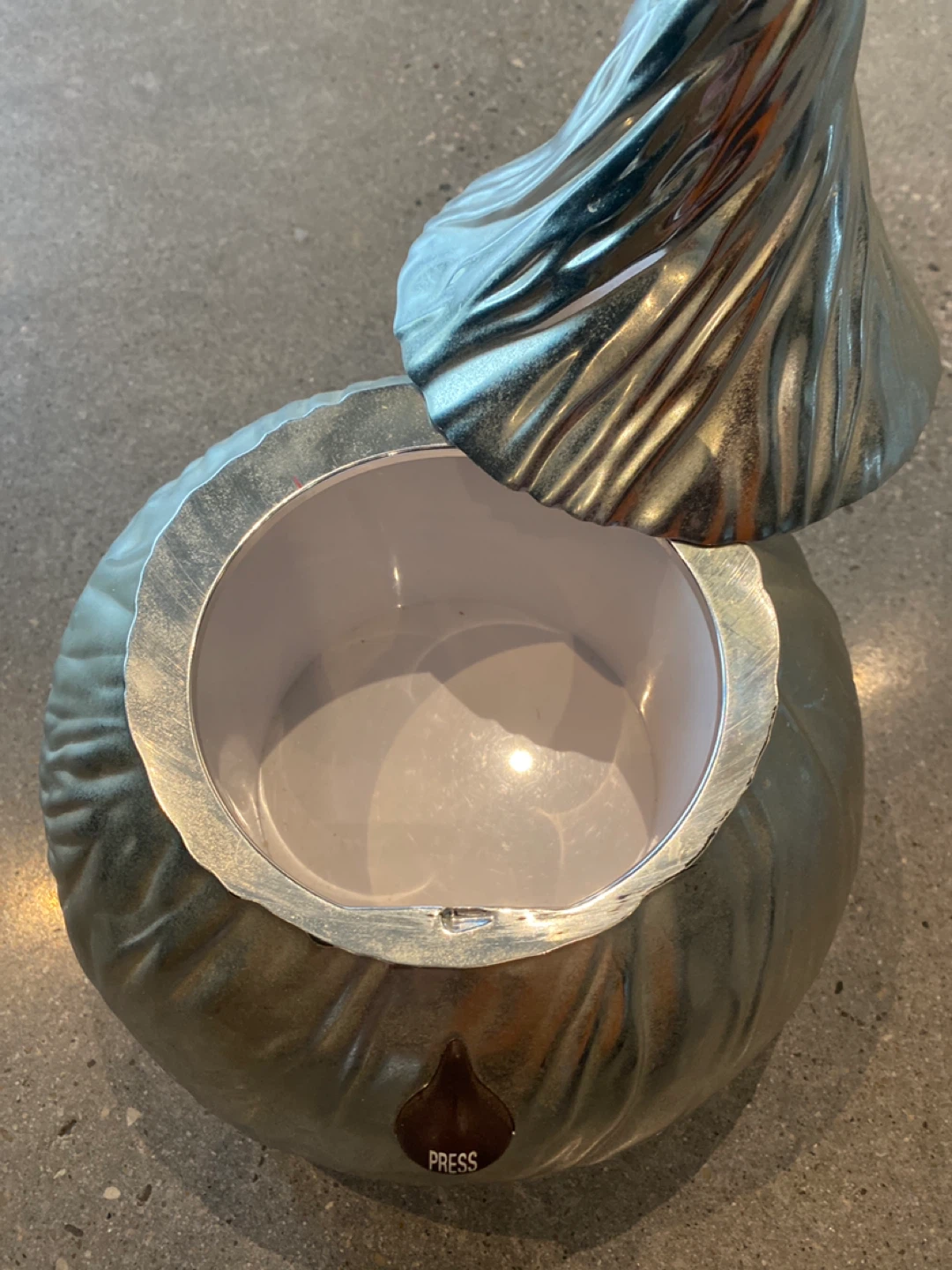 Hershey's Kisses Silver Musical Candy Dispenser - photo 4