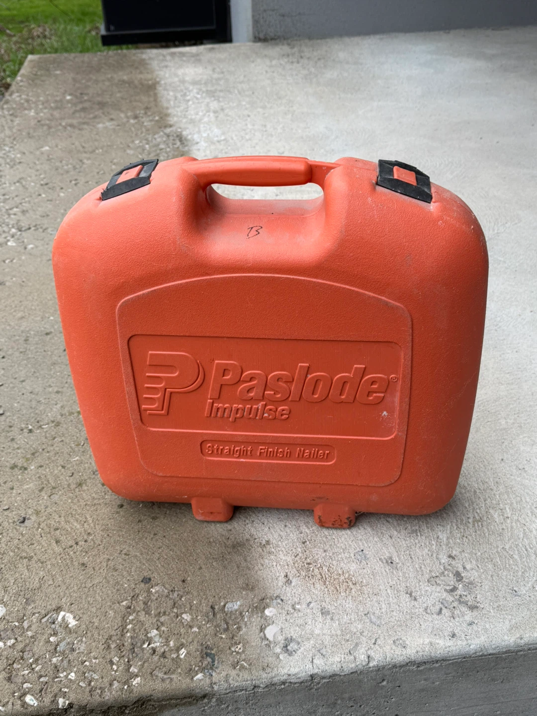 Paslode Impulse Straight Finish Nailer Kit - photo 2