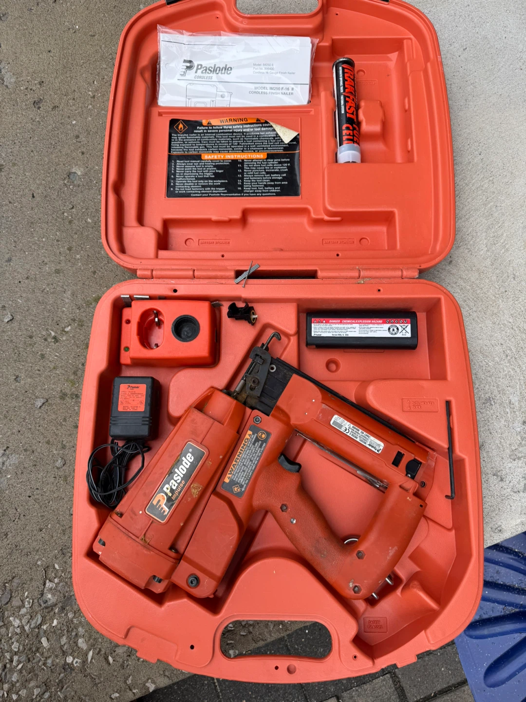 Paslode Impulse Straight Finish Nailer Kit