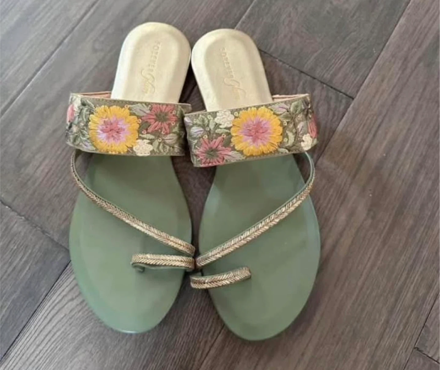 Forever 21 Embroidered Flat Sandals Size 38