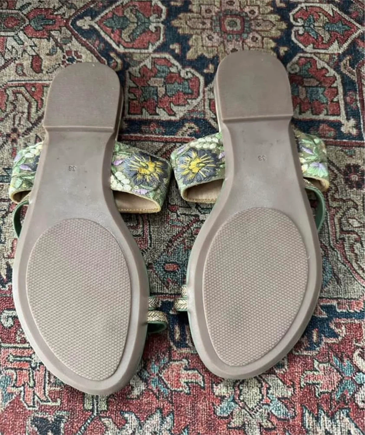 Forever 21 Embroidered Flat Sandals Size 38 - photo 2