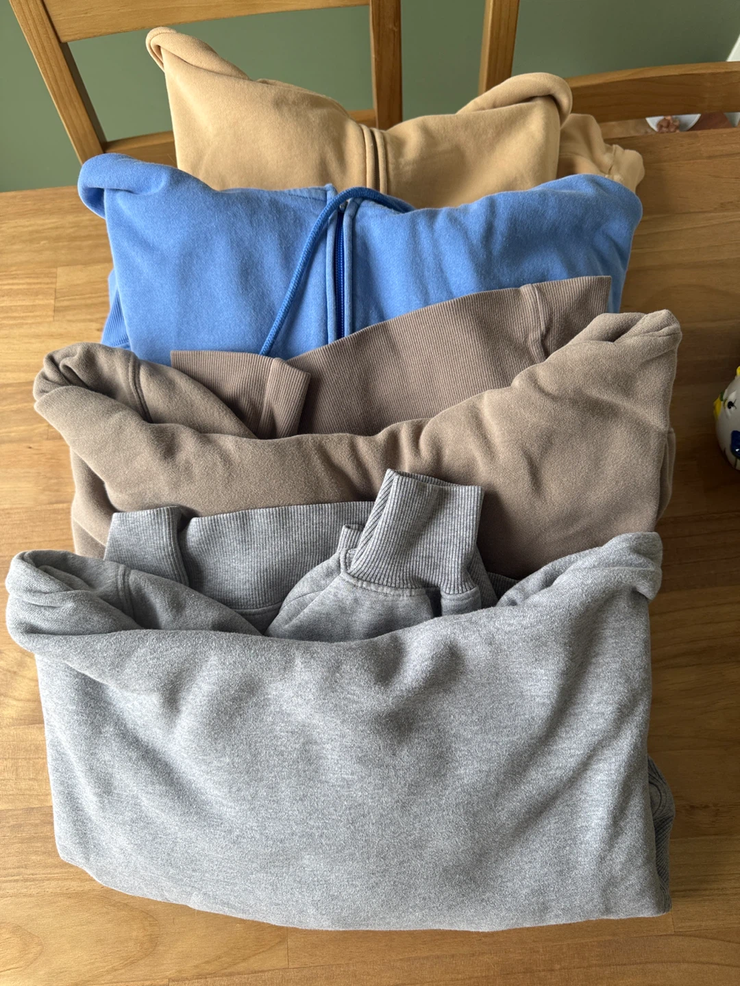 Bundle of 4 Aritzia Hoodies