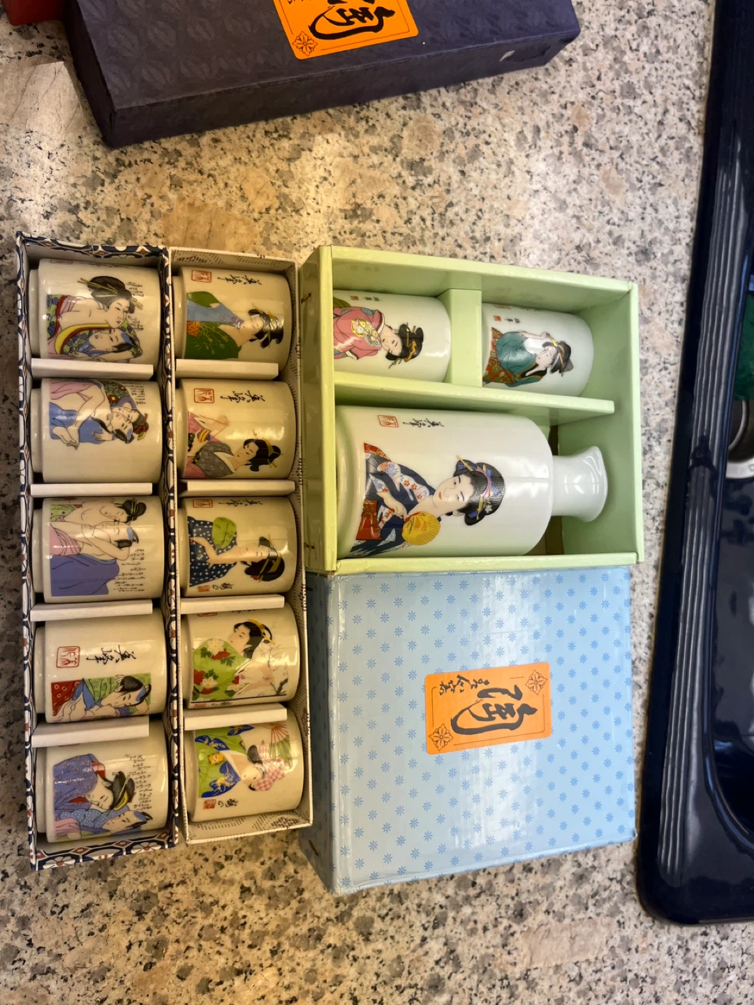Set of 10 Japanese Geisha Cups and Sake Bottle - photo 3