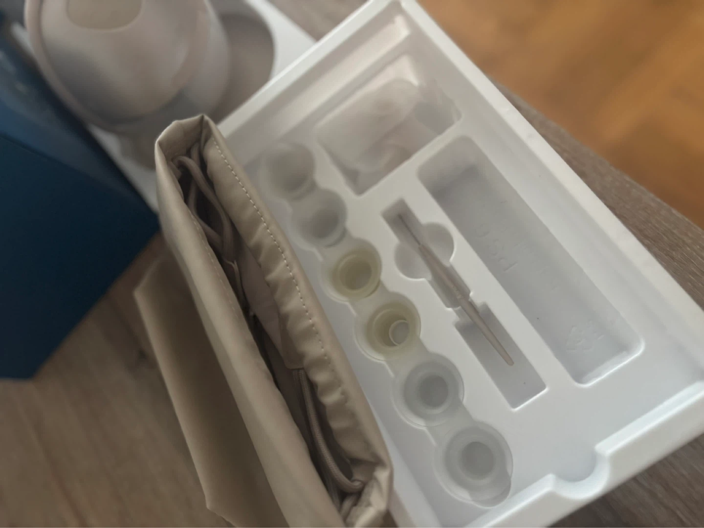 Eufy Wearable Breast Pump Set - photo 3