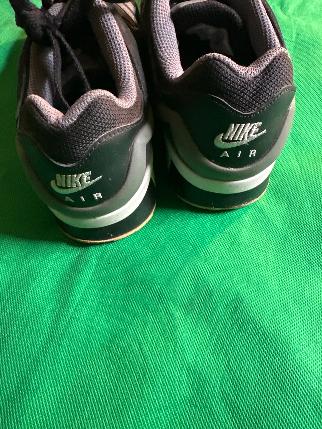 Nike Air Men's Running Shoes Size 5Y - photo 3