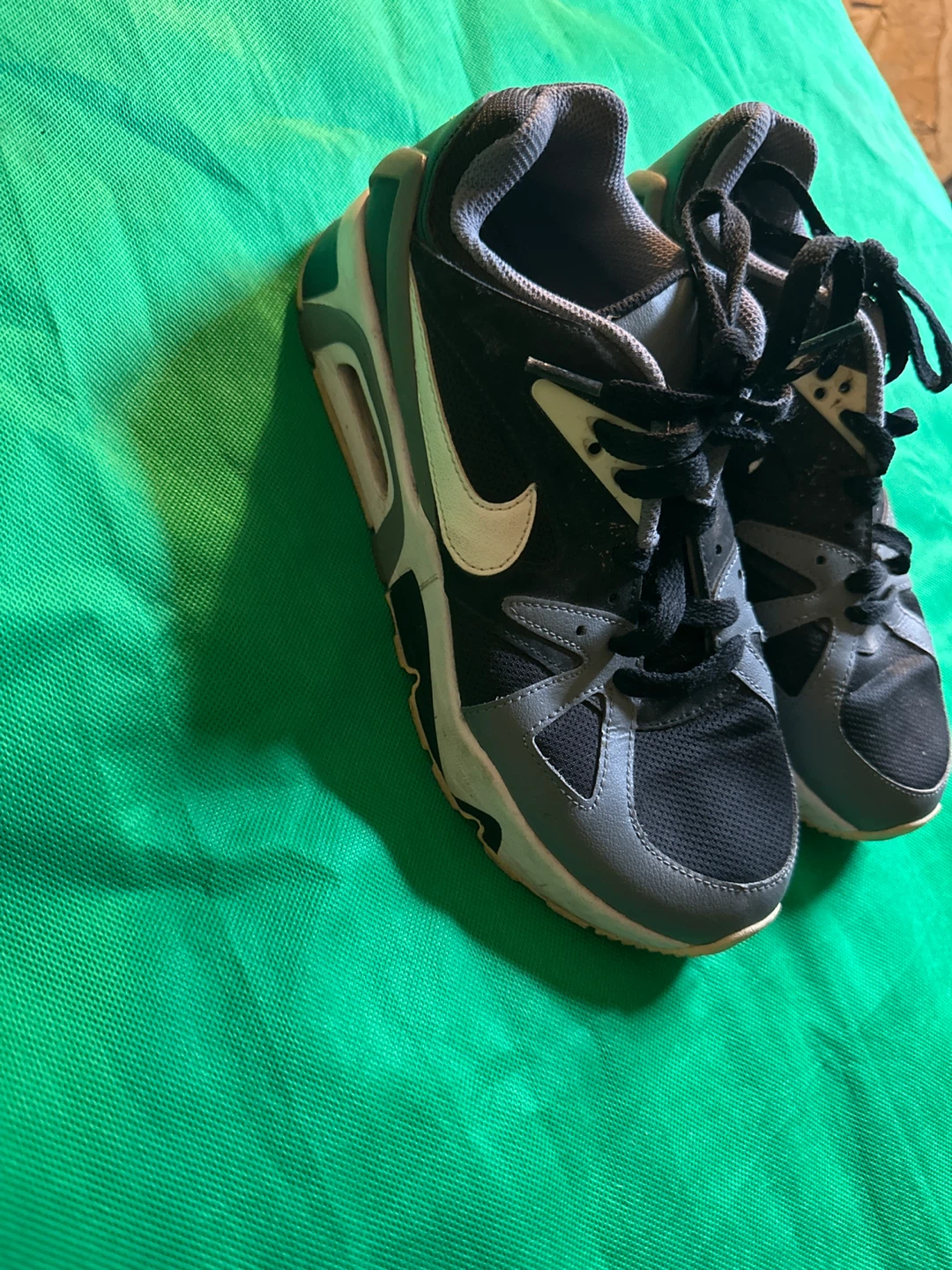 Nike Air Men's Running Shoes Size 5Y - photo 2