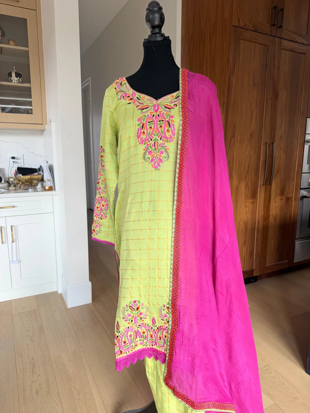 Embroidered Kurti and Pants Set - photo 2