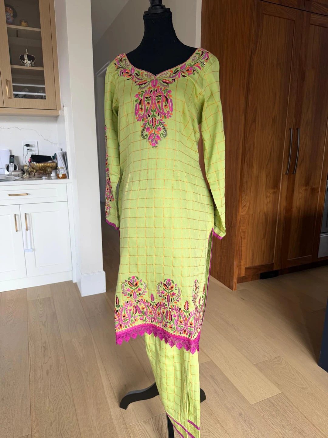 Embroidered Kurti and Pants Set - photo 3