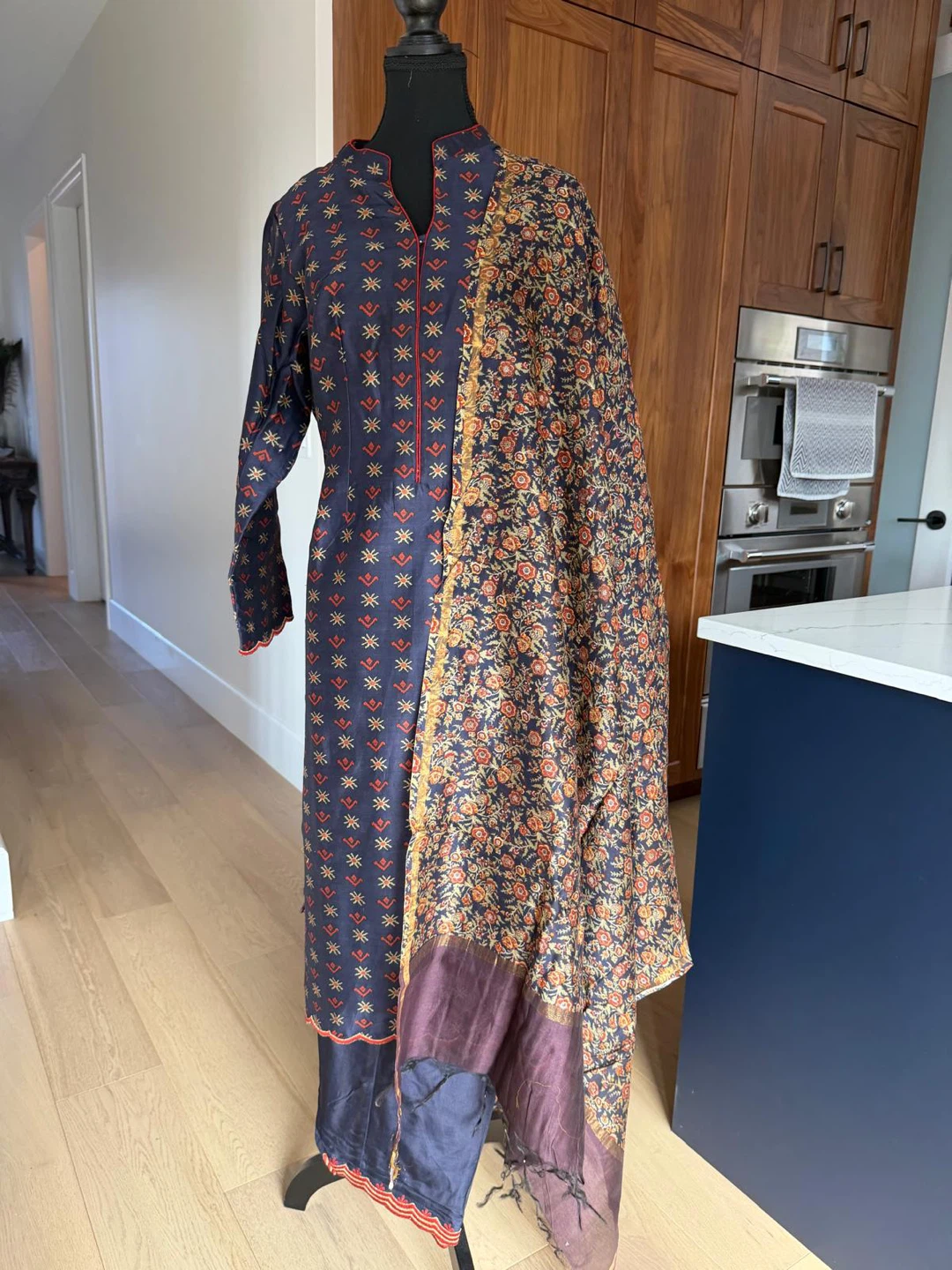 Women's Indian Kurta Set with Dupatta - photo 2
