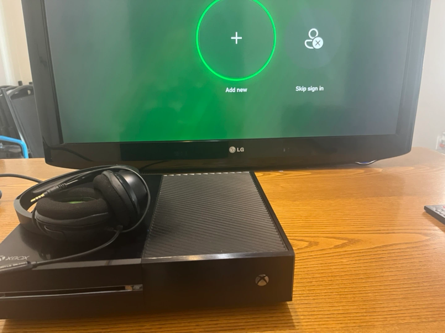 Xbox One Console with Assassin's Creed IV: Black Flag and LG TV - photo 3