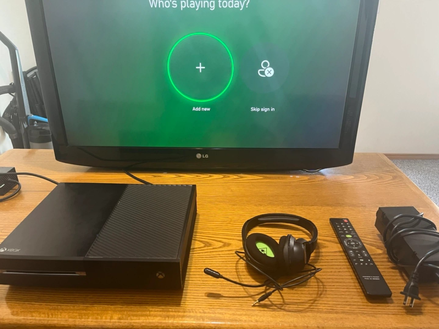 Xbox One Console with Assassin's Creed IV: Black Flag and LG TV - photo 2