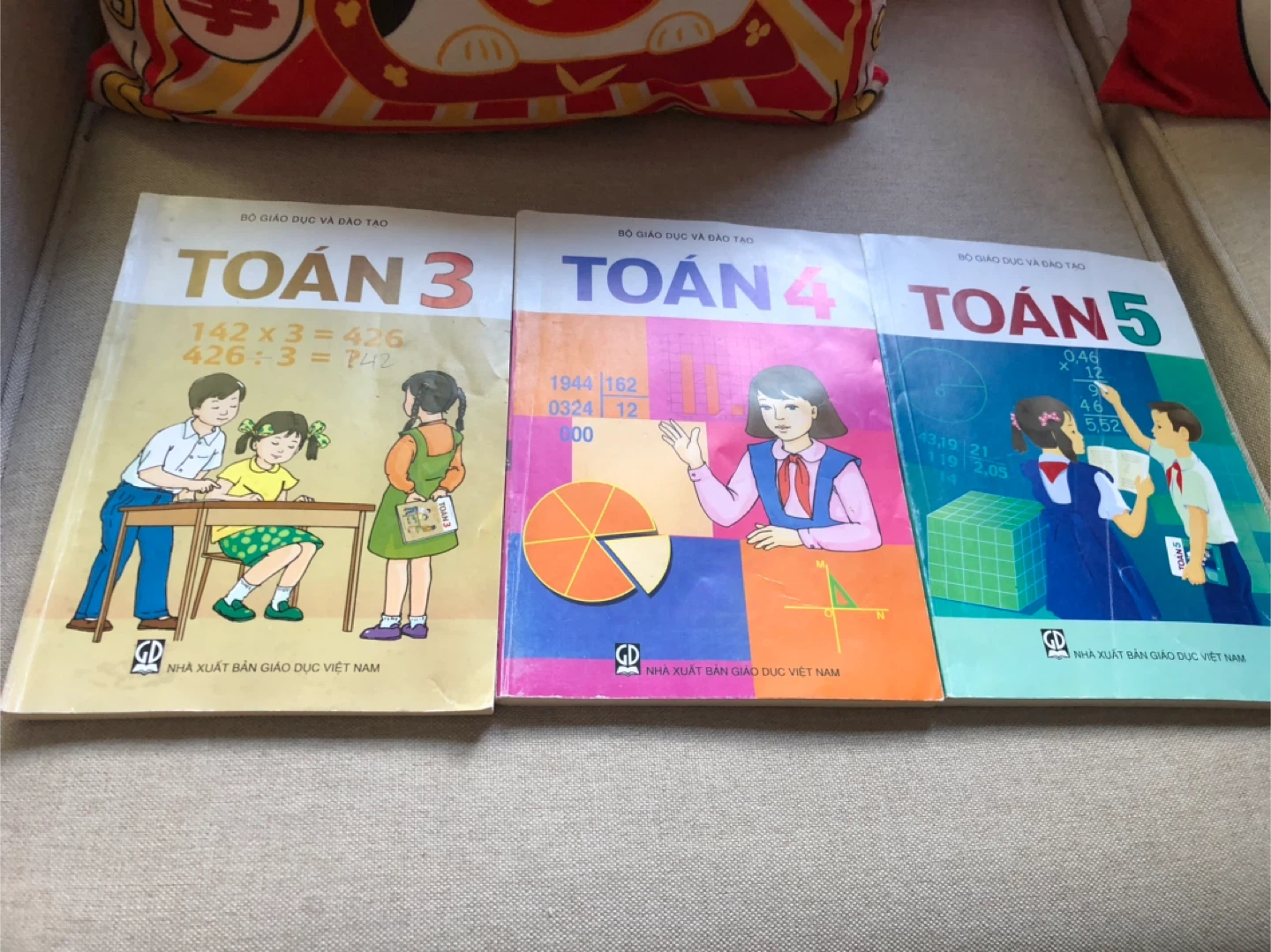 Lot of 3 Vietnamese Math Textbooks - Grade 3, 4, 5