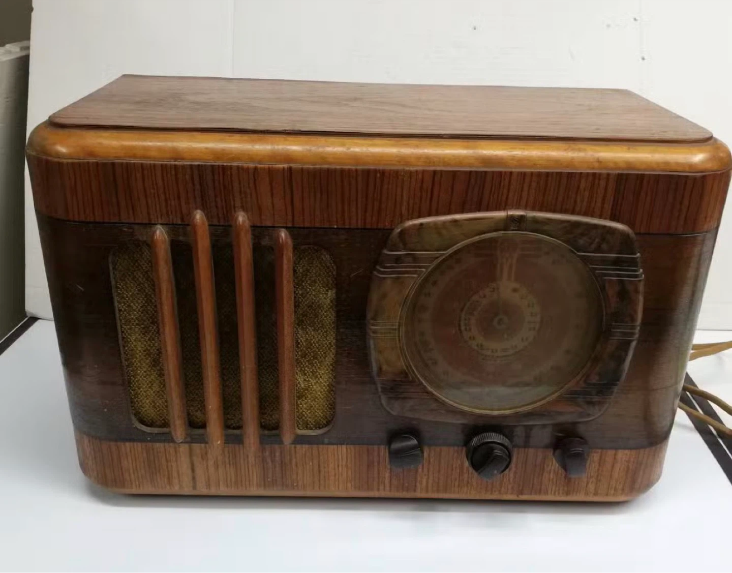 Canadian GE Radio Model 562