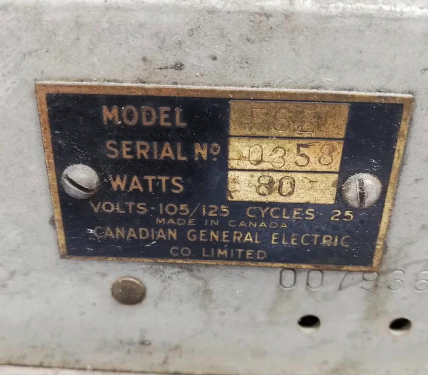 Canadian GE Radio Model 562 - photo 3