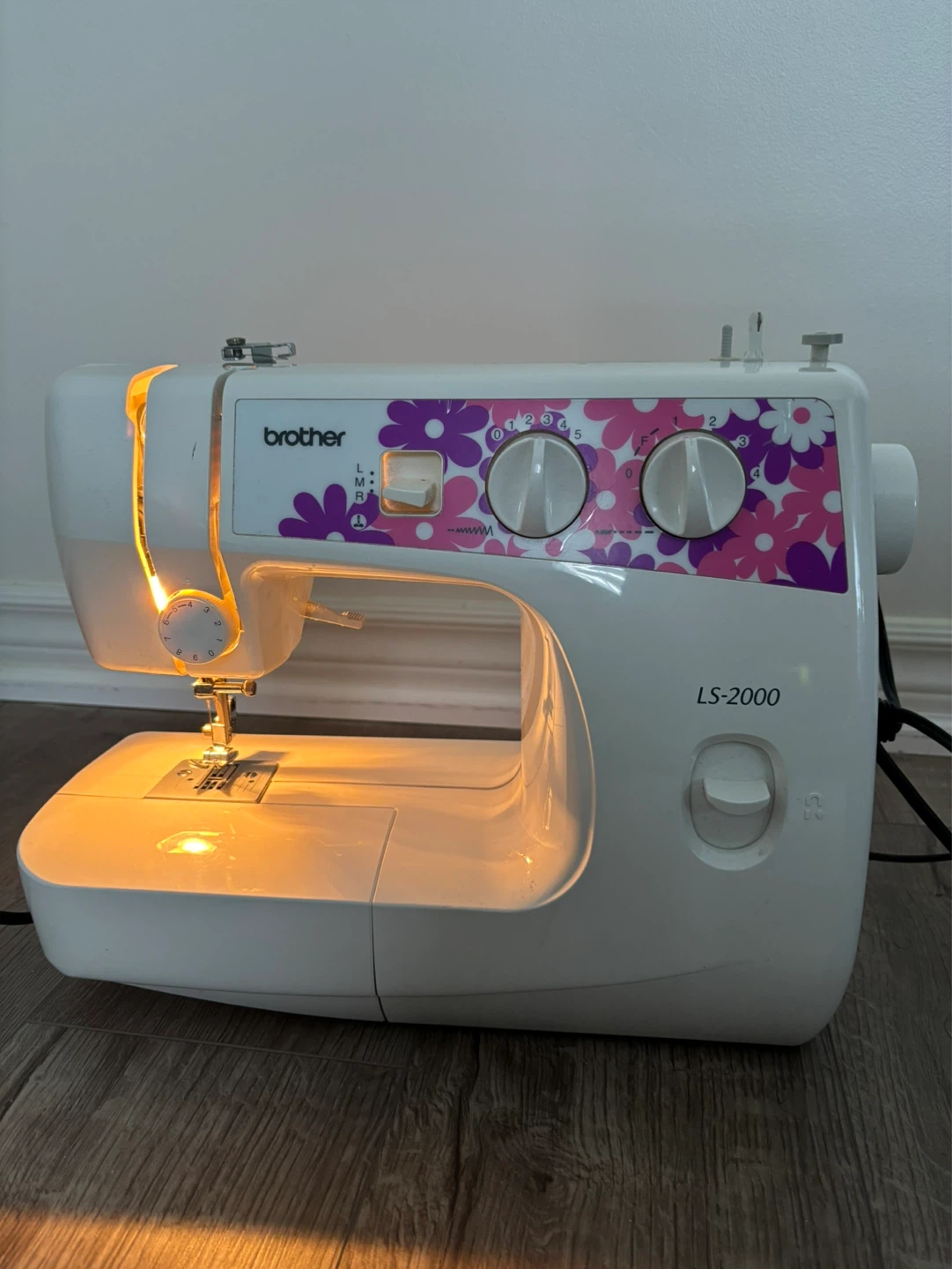 Brother LS-2000 Sewing Machine - photo 3