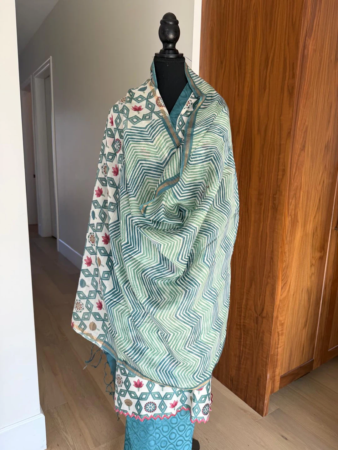 Women's Kurti with Dupatta - photo 3