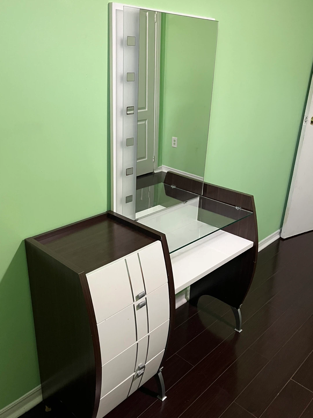 Modern Vanity Table with Mirror and Drawers - photo 3