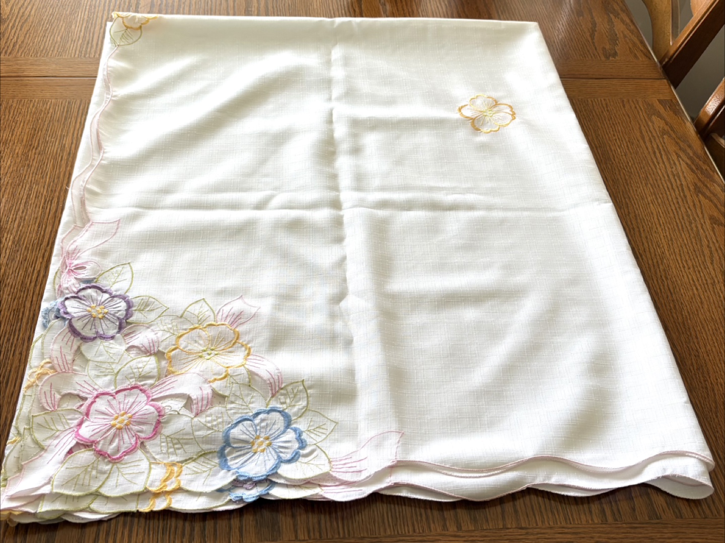 Embroidered Floral Tablecloth - LIKE NEW - photo 5