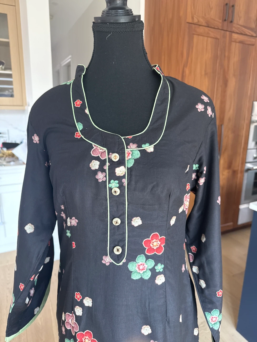 Black floral print kurti with dupatta - photo 2