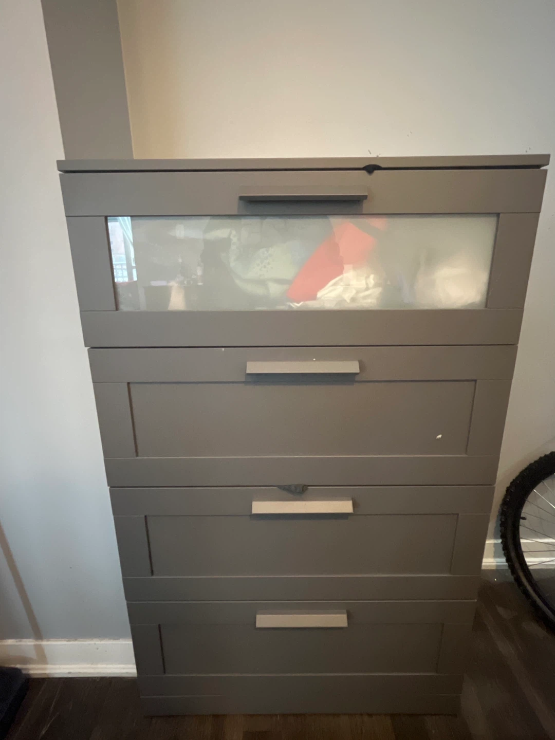 Grey 4-Drawer Dresser with Frosted Window Top - photo 5