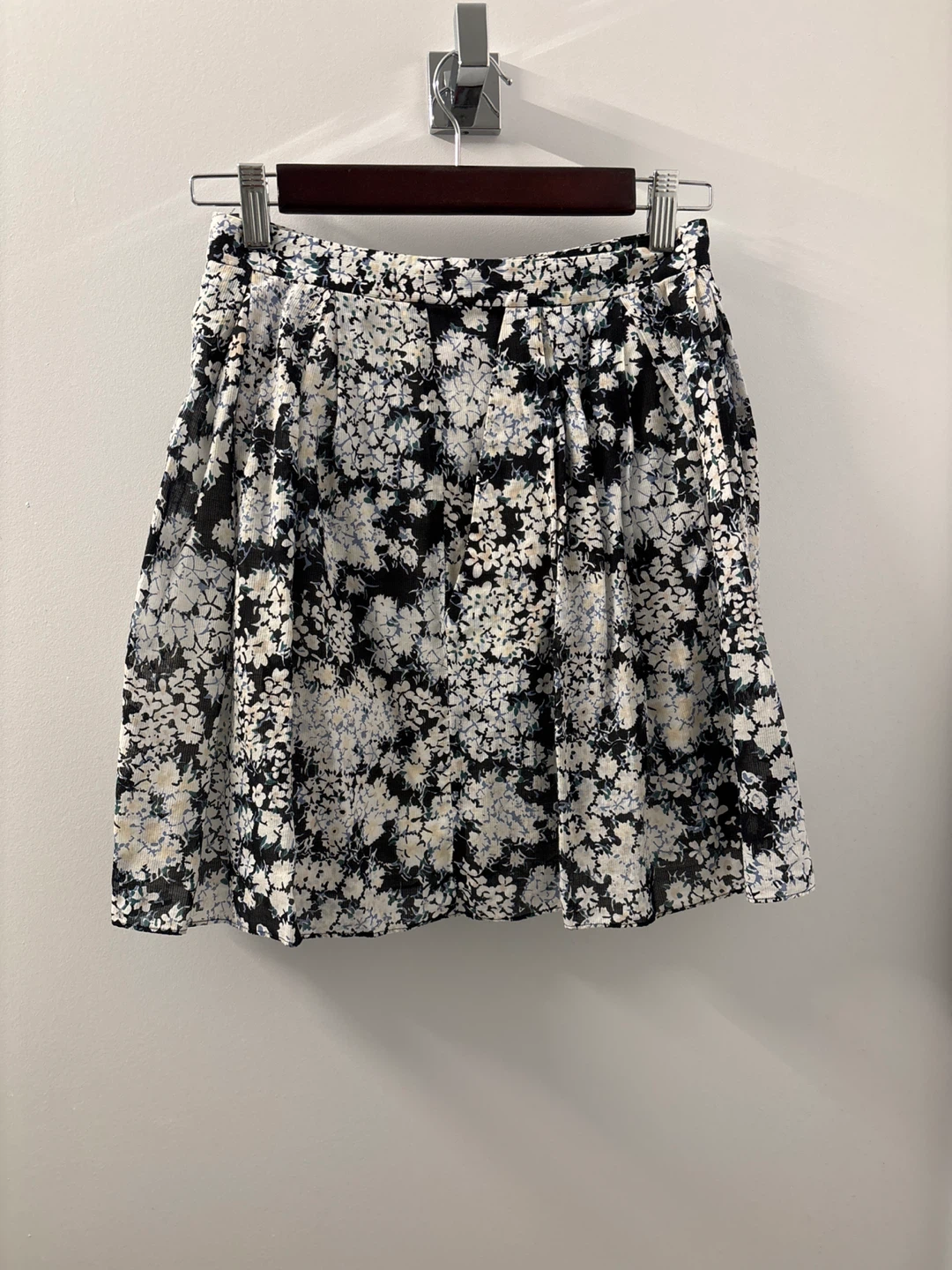 Club Monaco Floral Mini Skirt Size 2