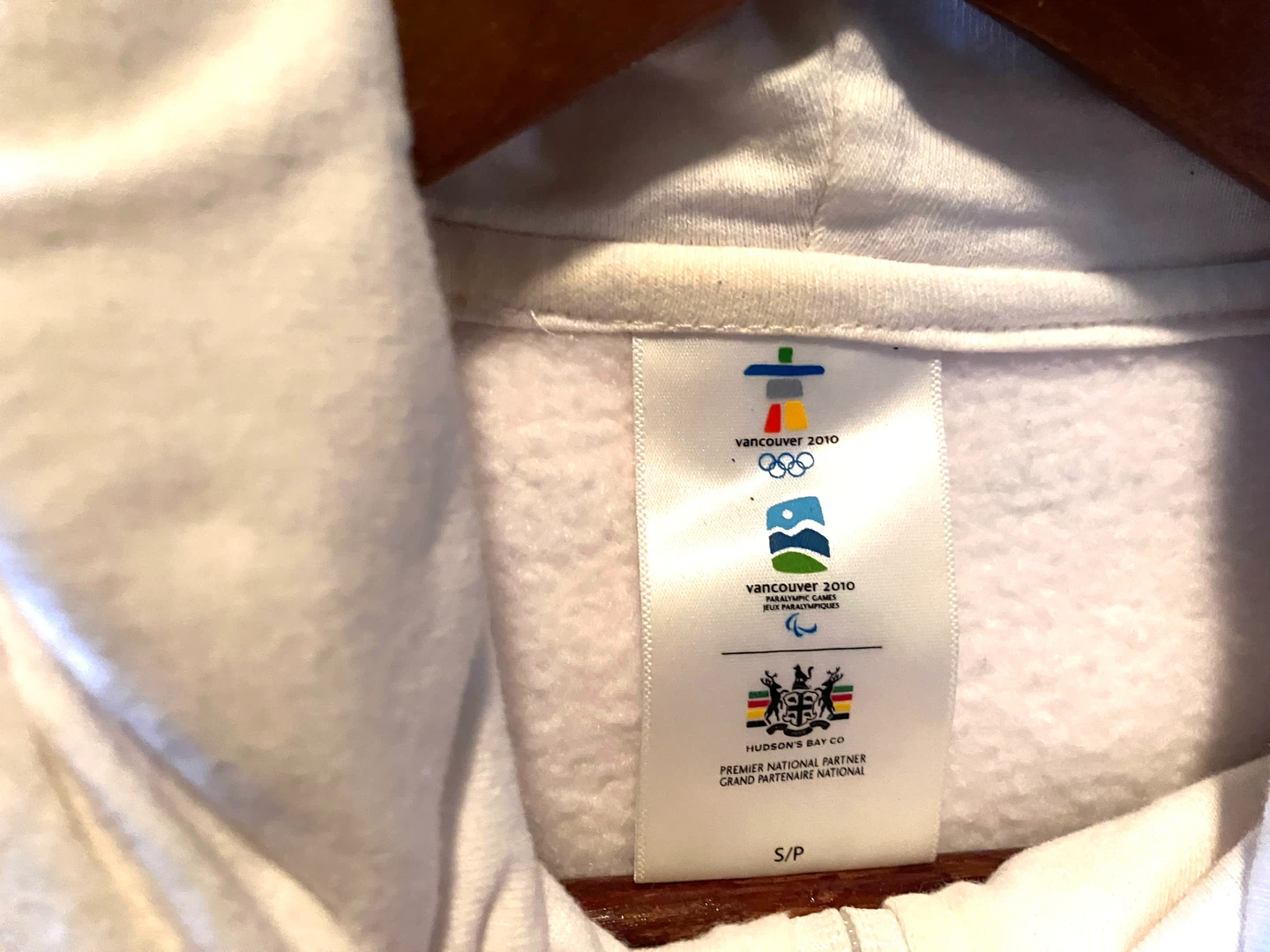 Vancouver 2010 Torch Relay Zip-Up Hoodie - photo 4