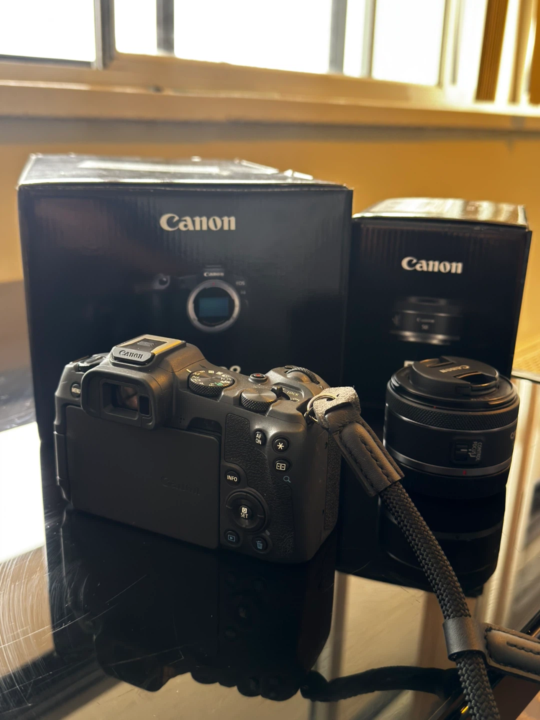 Canon EOS R8 Mirrorless Camera with RF 50mm F1.8 STM Lens - photo 2