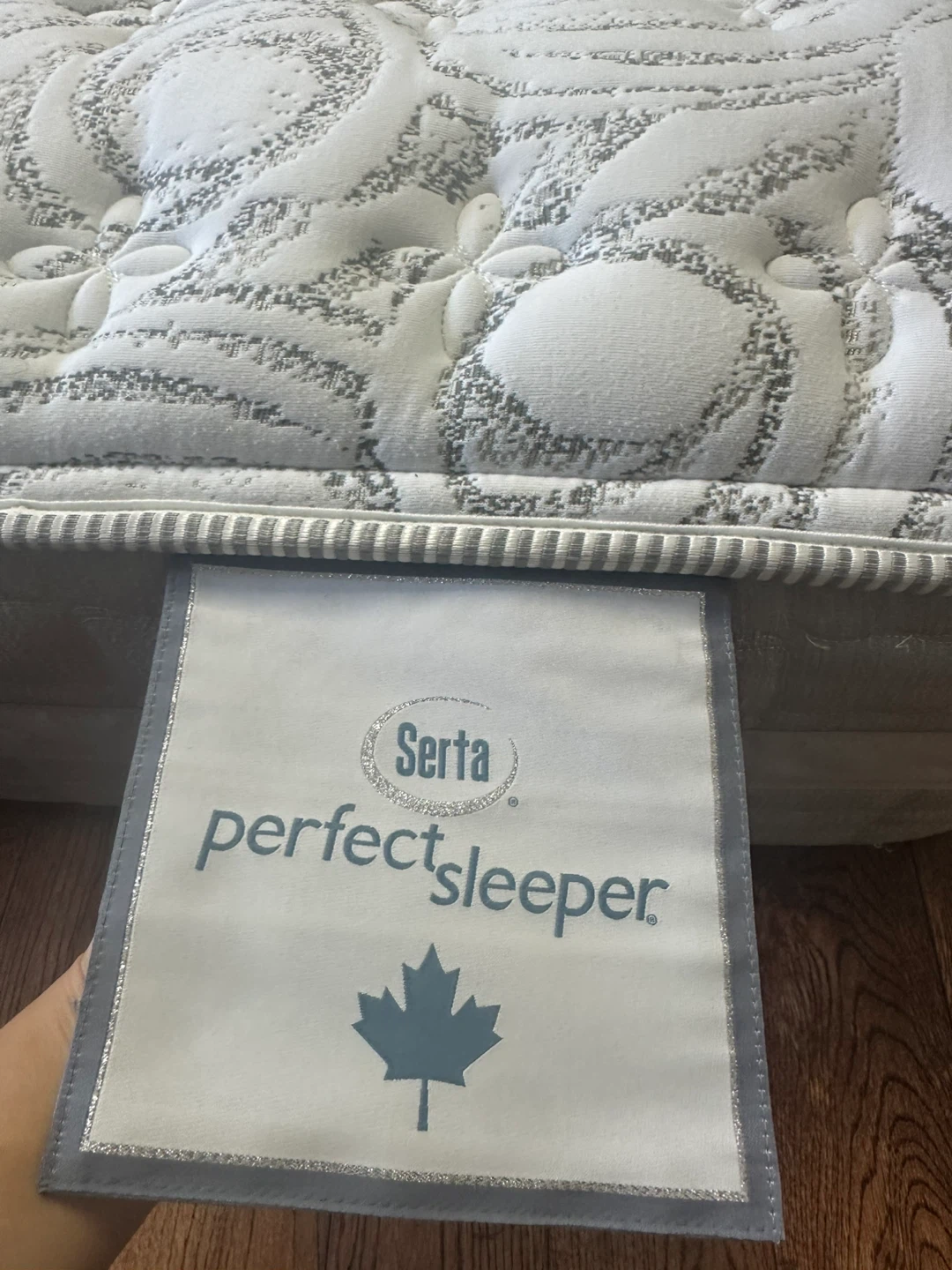 King size very much new Serta Perfect Sleeper Mattress - photo 3