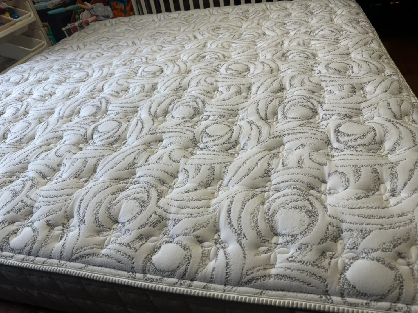 King size very much new Serta Perfect Sleeper Mattress - photo 2