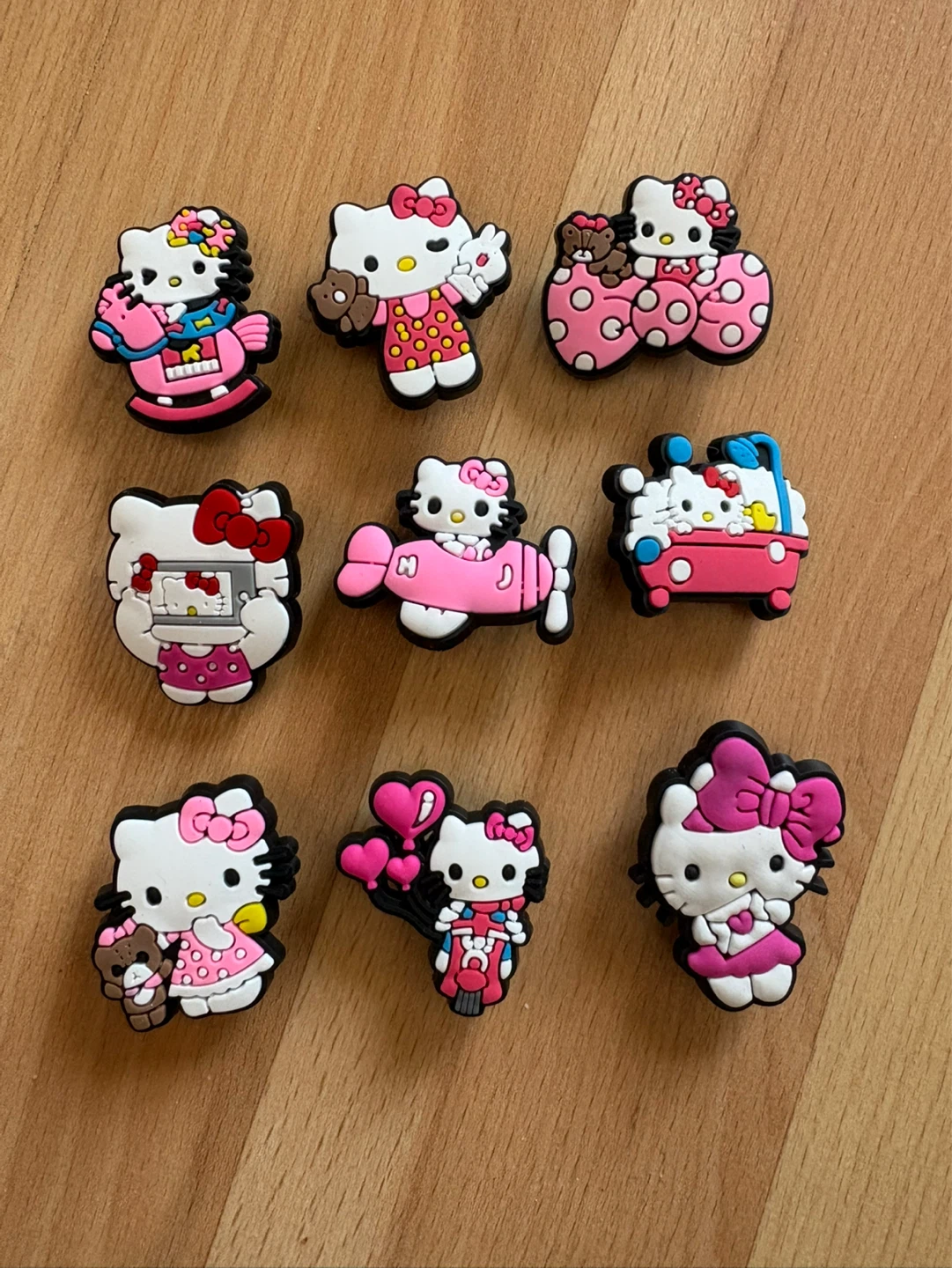 Hello Kitty Crocs Charms 🌱
