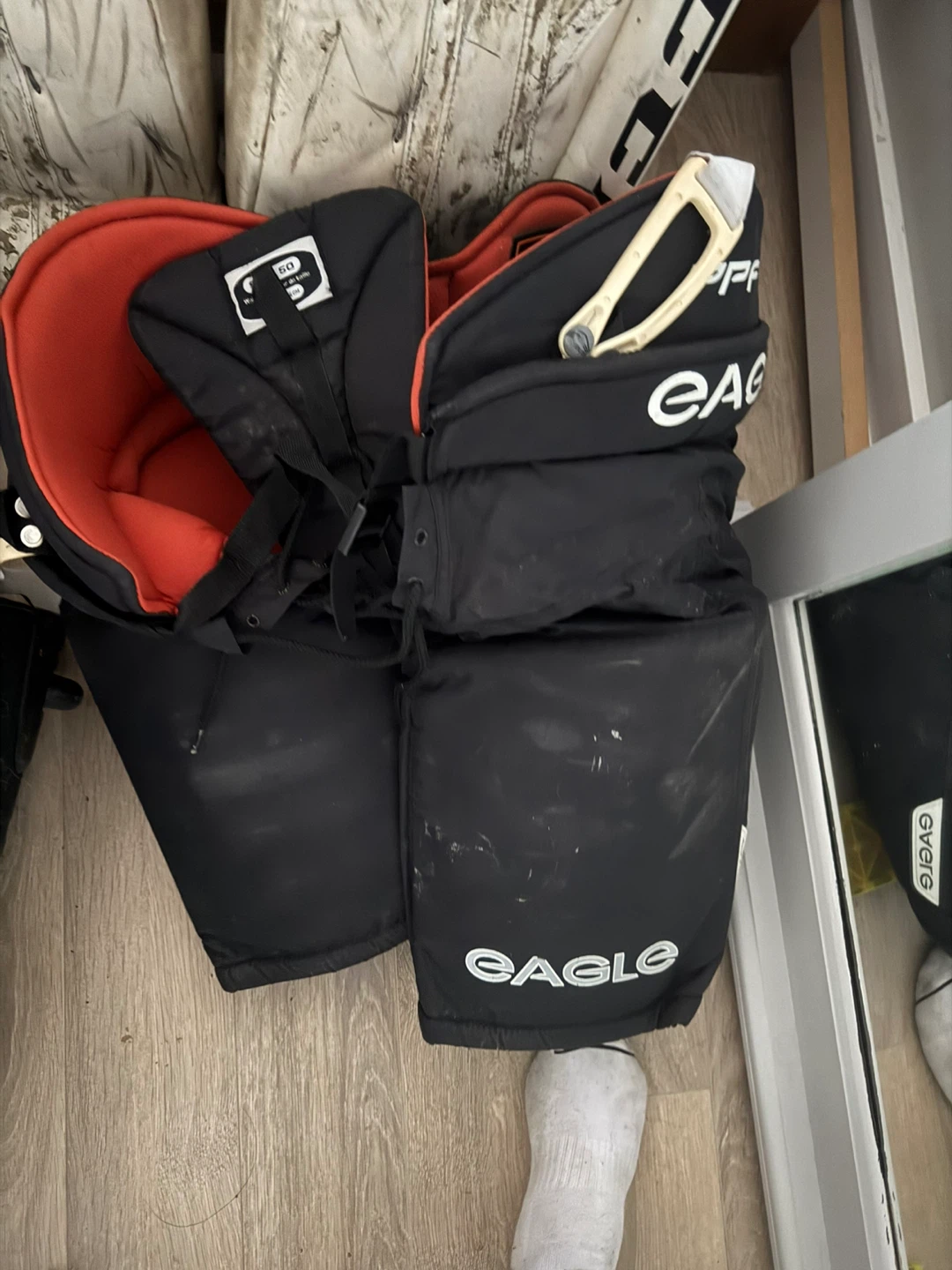 Bauer Goalie Mask & Eagle Goalie Pants - photo 2