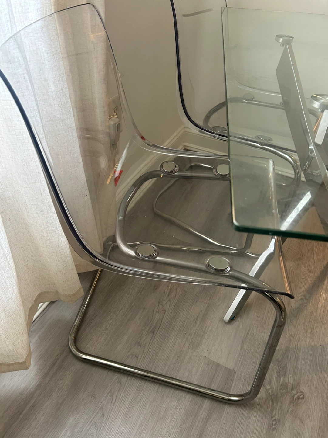 Glass table with 4 IKEA chairs - photo 2