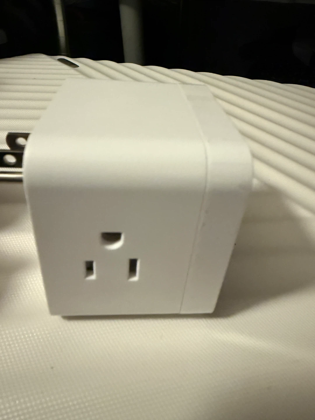 BULL Surge Protector Wall Tap with 3 USB Ports - photo 3