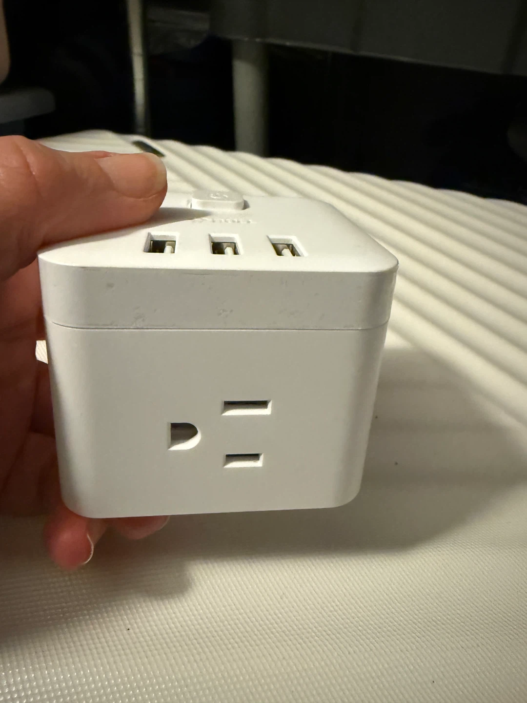 BULL Surge Protector Wall Tap with 3 USB Ports - photo 4