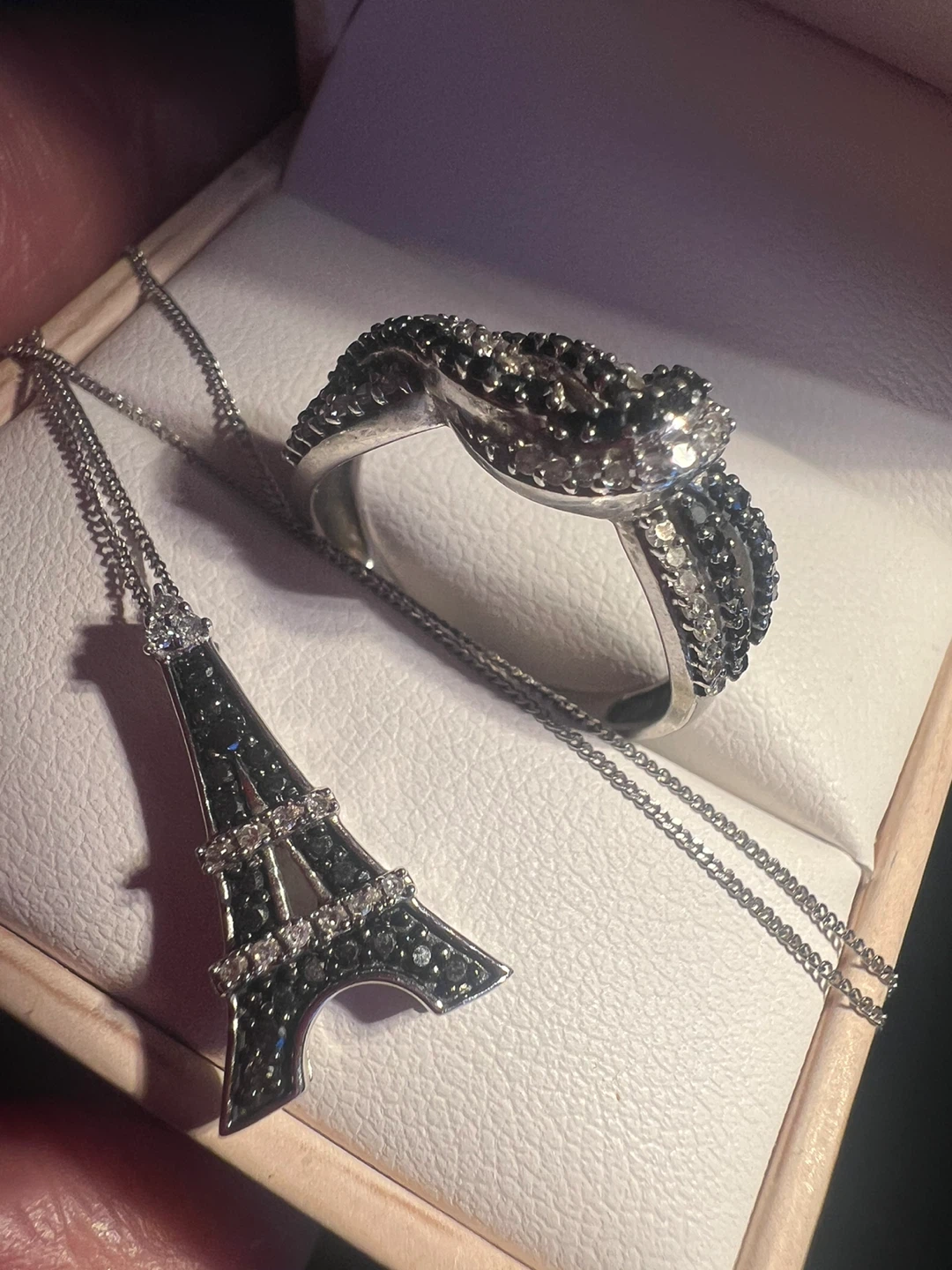10 k Eiffel Tower Necklace with diamonds and Twist Ring Set - photo 2
