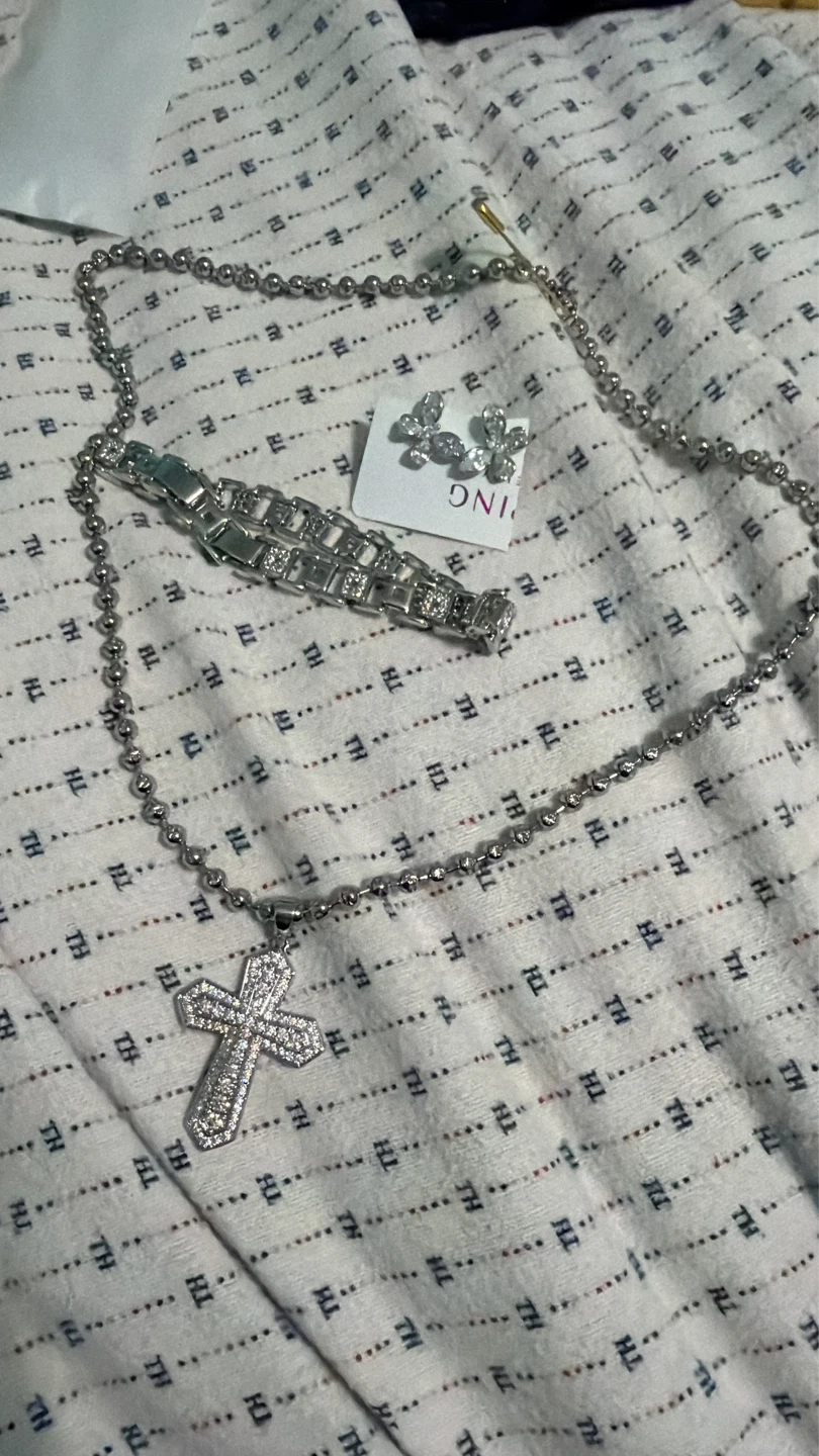 Set of 3 Jewelry Pieces: Earrings, Necklace, and Bracelet - photo 3