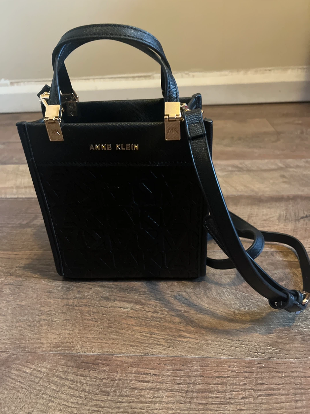 Anne Klein Black Satchel Handbag🌱