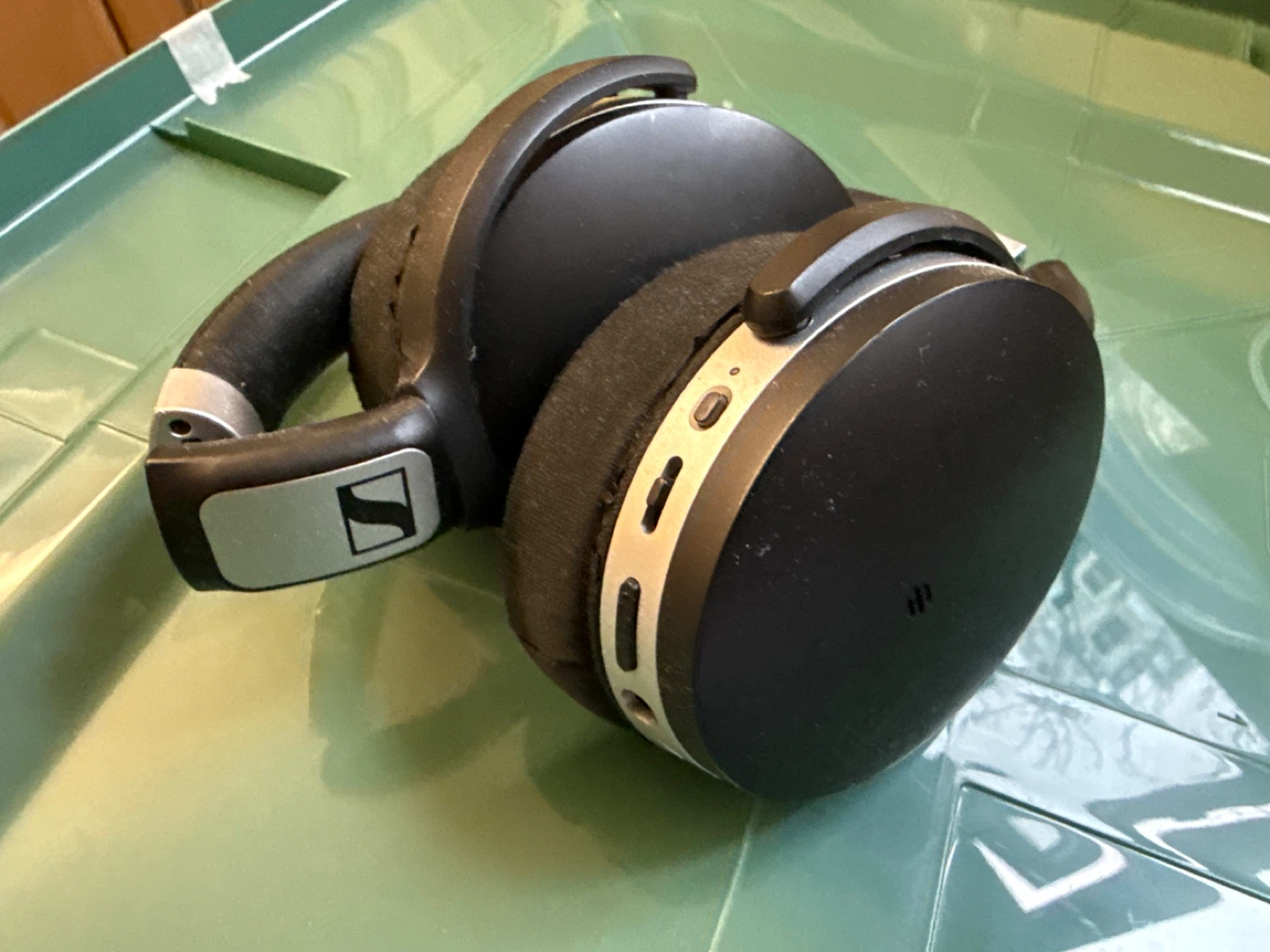 Sennheiser Wireless Headphones - photo 2