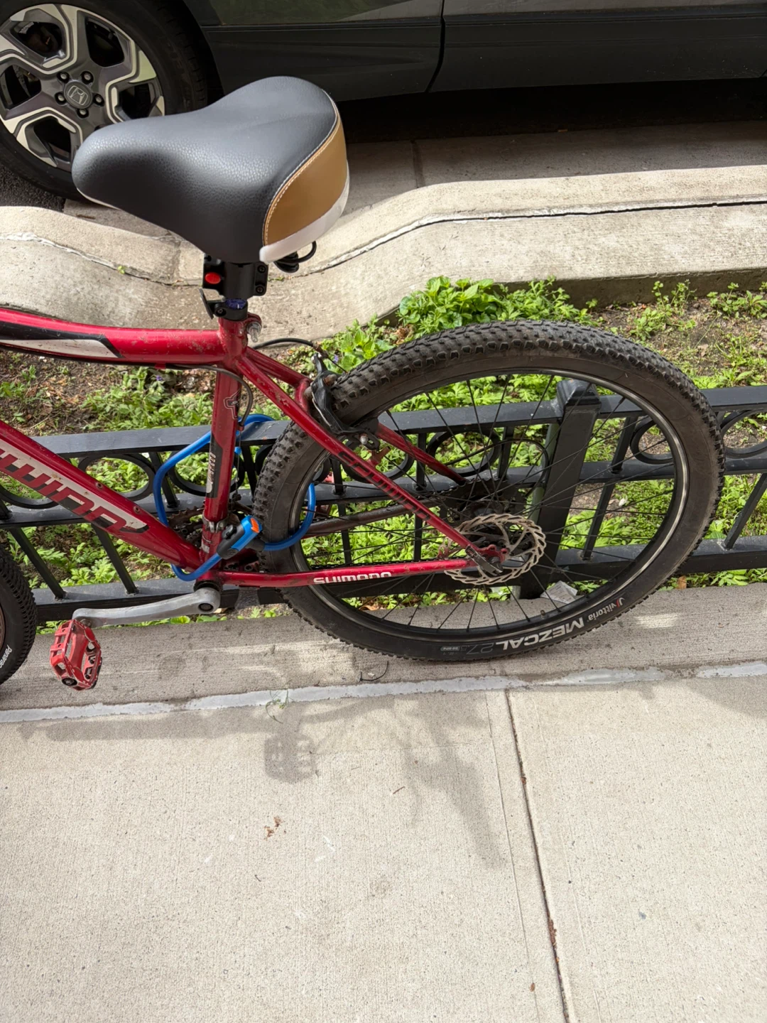 Red Schwinn Mountain Bike - photo 2