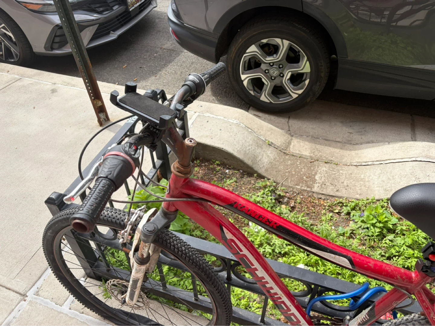 Red Schwinn Mountain Bike - photo 4