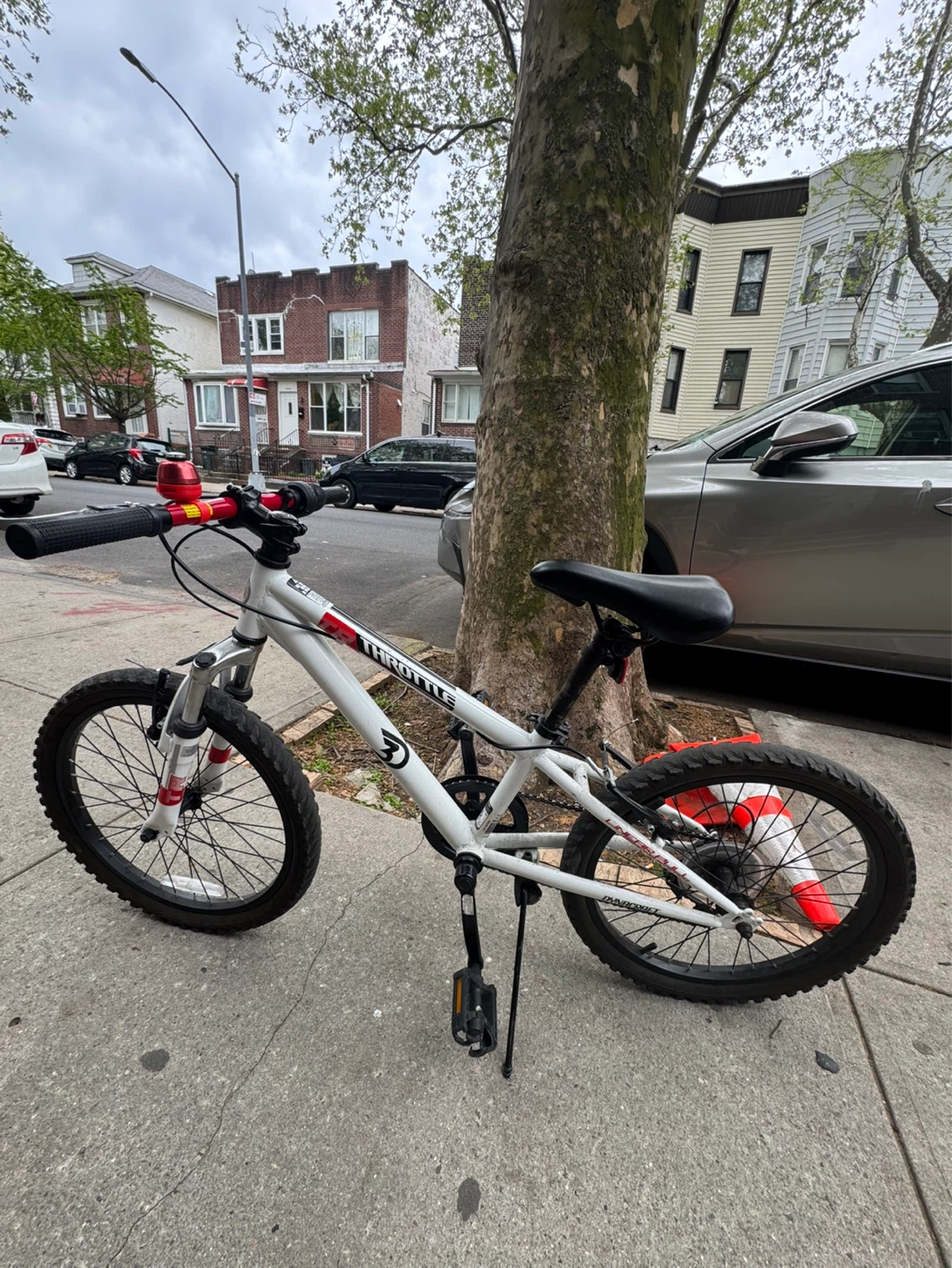 White "THROTTLE" Kids Bike - photo 5
