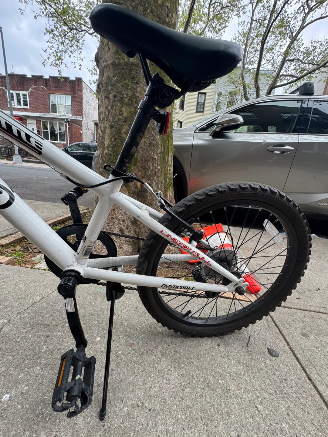 White "THROTTLE" Kids Bike - photo 2