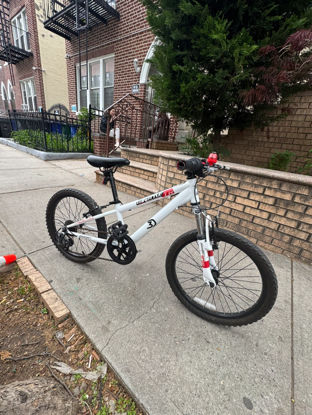 White "THROTTLE" Kids Bike
