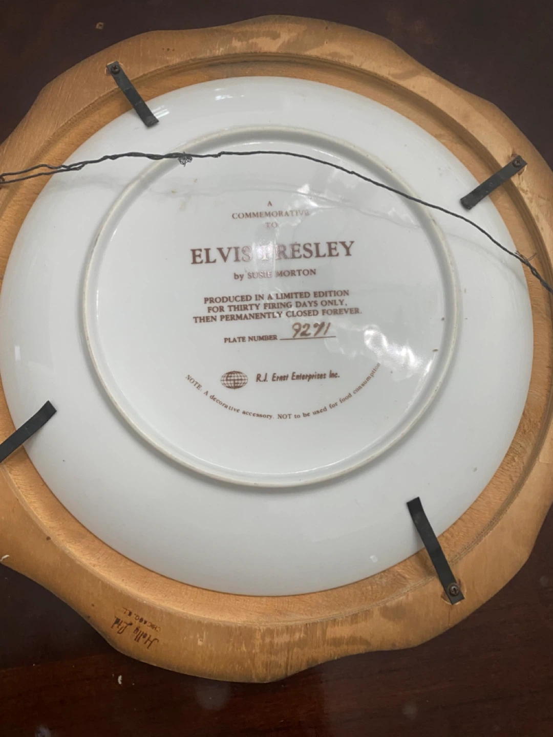 Elvis Presley Commemorative Collector Plate by Susie Morton - photo 3
