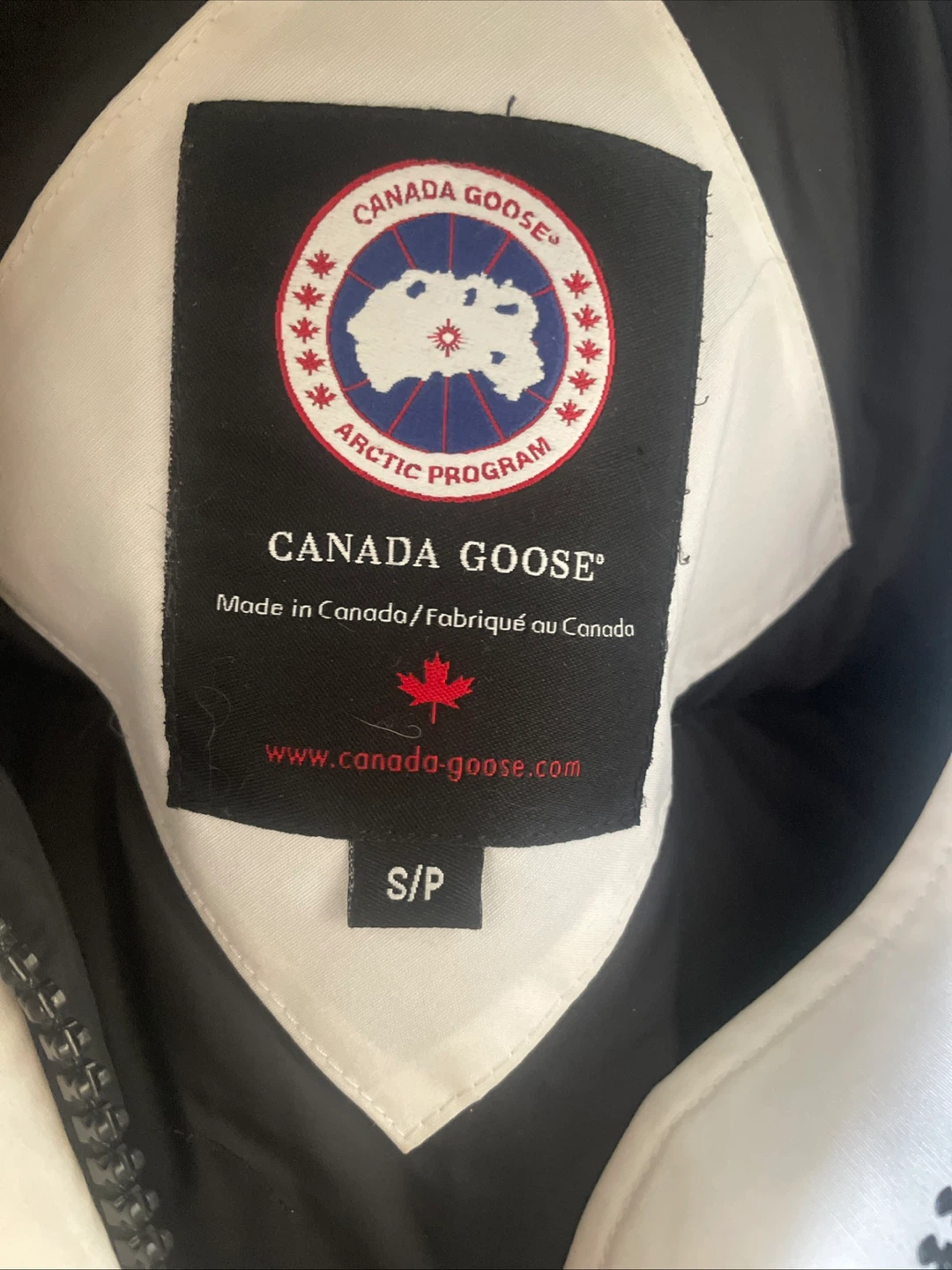 Canada Goose White Bomber Jacket - photo 3
