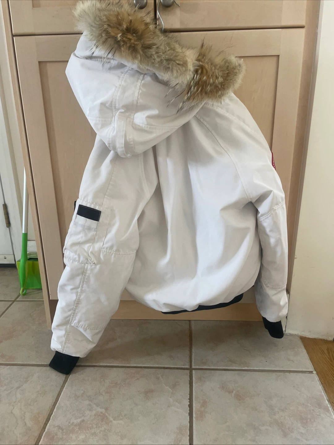 Canada Goose White Bomber Jacket - photo 4